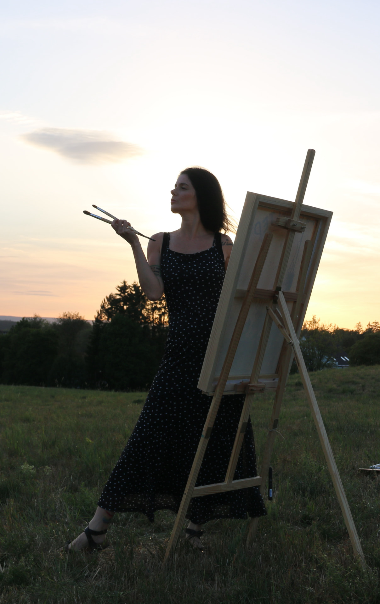 Alisa Arustamyan — painting outdoors at sunset